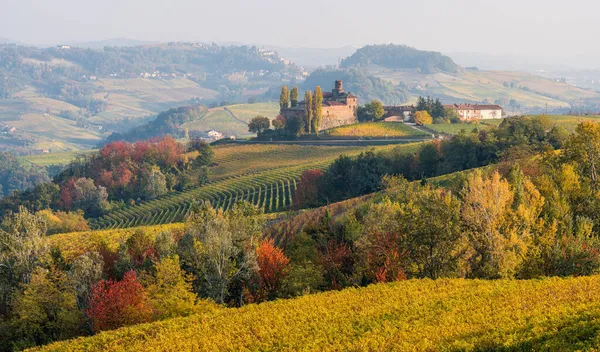 Gyönyörű Őszi Táj Castello Della Volta Langhe Régió Piedmont Olaszország — Stock Fotó