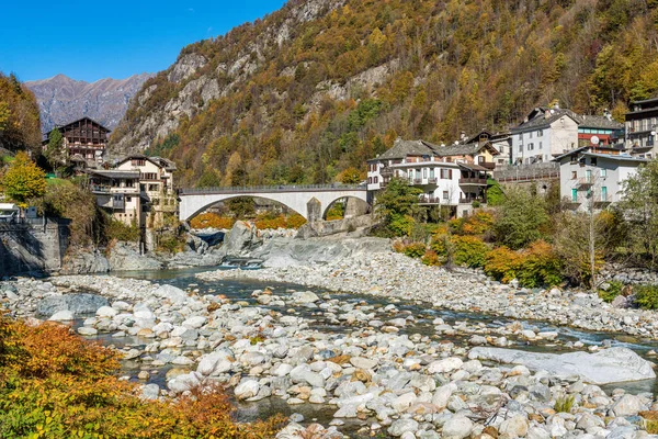 Den Vackra Byn Piode Höstsäsongen Valsesia Sesia Valley Provinsen Vercelli — Stockfoto