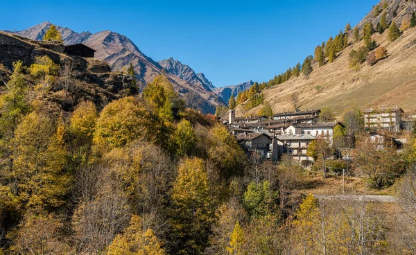 Picturesque Village Pontechianale Fall Season Varaita Valley Piedmont Northern Italy — Stockfoto