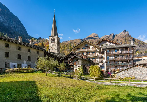 Beautiful Village Alagna Valsesia Fall Season Valsesia Sesia Valley Province — Fotografia de Stock