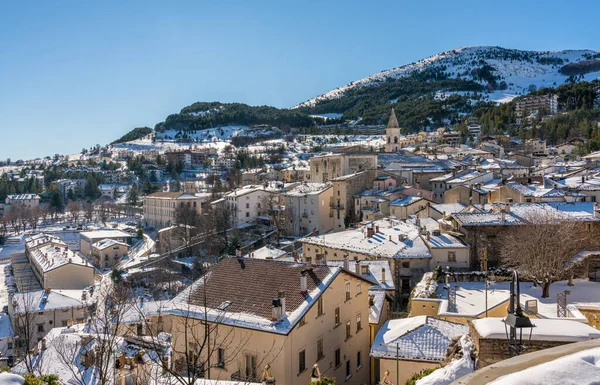 Красивая Деревня Песково Зимой Покрыта Снегом Абруццо Центральная Италия — стоковое фото