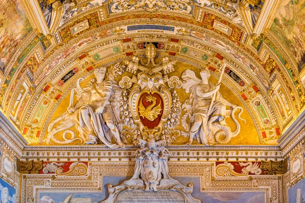 Herb Papieża Grzegorza Xiii Suficie Musei Vaticani Rzymie Włochy — Zdjęcie stockowe