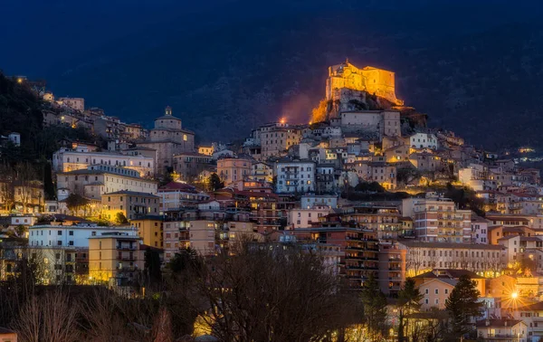 Увечері Чудове Місто Субіако Освітлювало Його Провінція Рим Лаціо Італія — стокове фото