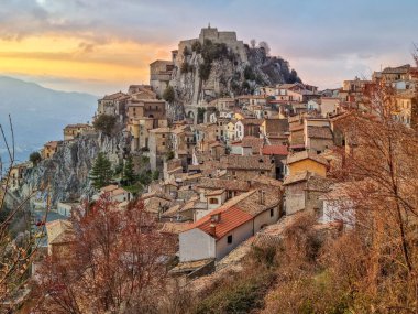 Öğleden sonra Cervara di Roma, Roma Eyaleti, Lazio, İtalya 'da güzel bir köy..
