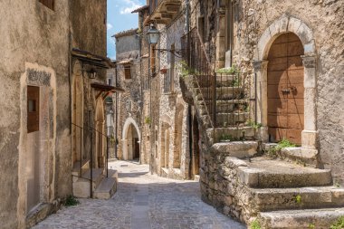 Pacentro, l 'Aquila eyaletinde ortaçağ köyü, Abruzzo, orta Italya.