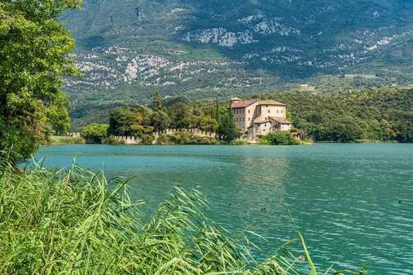 Λίμνη Και Castel Toblino Ειδυλλιακή Τοποθεσία Στην Επαρχία Του Τρέντο — Φωτογραφία Αρχείου