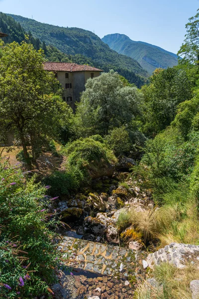 Pequeño Pueblo Moline Cerca San Lorenzo Banale Provincia Trento Trentino —  Fotos de Stock