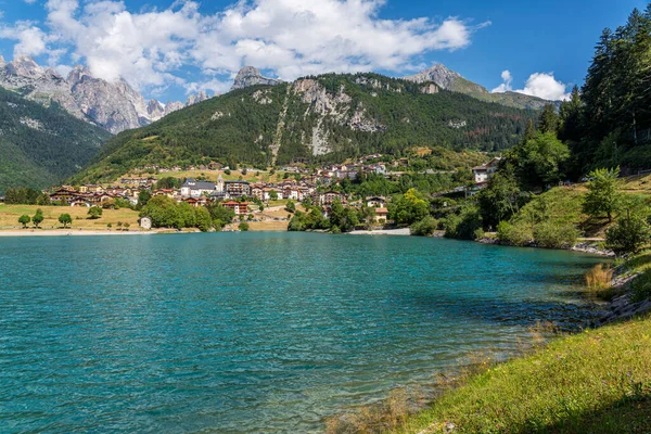 Idyllic Summer View Molveno Province Trento Trentino Alto Adige Italy — Stock Photo, Image