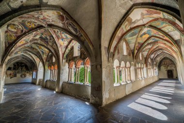 Duomo of Bressanone 'daki fresk manastırı. Bolzano ili, Trentino Alto Adige, İtalya. Temmuz-25-2022