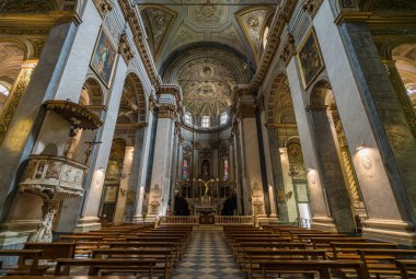 Bastia 'daki Aziz John Vaftizci Kilisesi' nden (Eglise Saint Jean-Baptiste) iç görüş. Corse, Fransa. Temmuz-22-2022