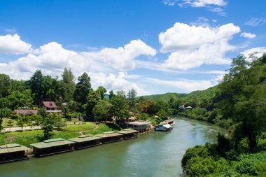 tekne-evi ile nehir sahne.