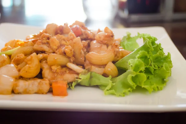 Revuelve los macarrones fritos — Foto de Stock