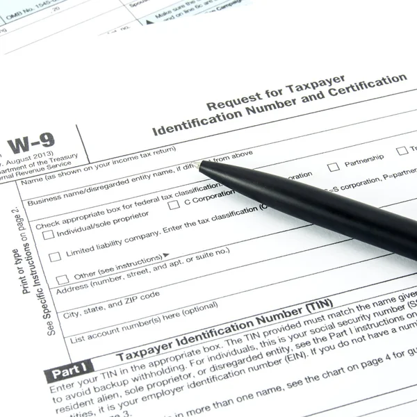 Tax form W-9 and pen — Stock Photo, Image