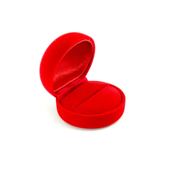 Boîte à anneaux isolée vide rouge sur fond blanc — Photo