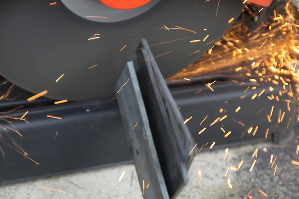 Cutting steel — Stock Photo, Image