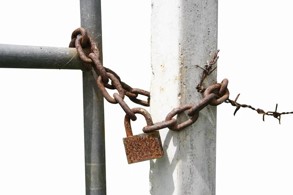 Padlock with an iron chain at fence — Stock Photo, Image