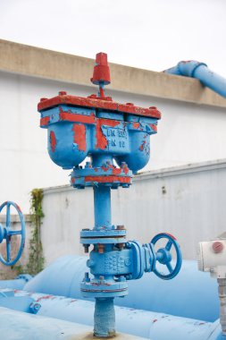 eski bir sulama suyu valfleri