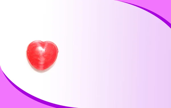 Caramelo de corazón en tarjeta rosa — Foto de Stock