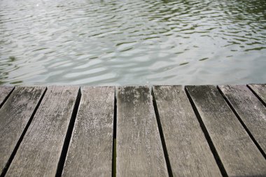 ahşap terasında Havuzu