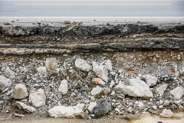 Strada asfaltata rotta — Foto Stock