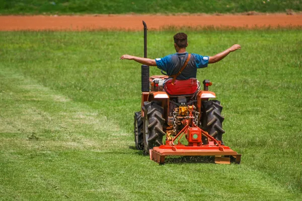 biçme kesme Çim adam