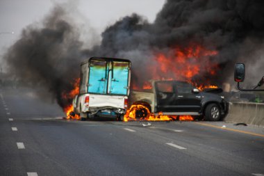 Patlayıcı car crash