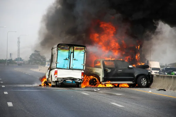 Patlayıcı car crash