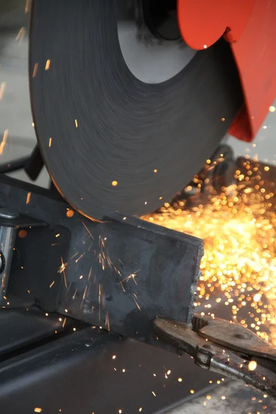 Cutting steel — Stock Photo, Image