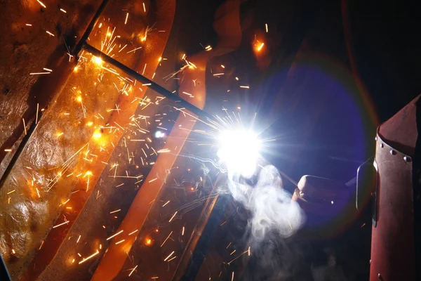 Welding steel in night — Stock Photo, Image