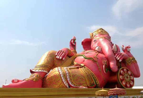 Ganesha staty och hinduiska guden — Stockfoto