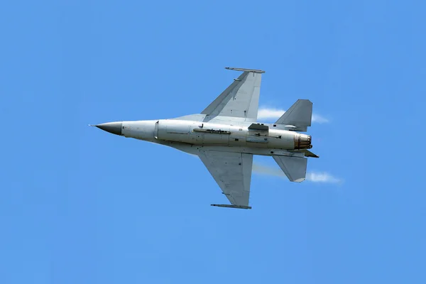 Fighter jet from below — Stock Photo, Image