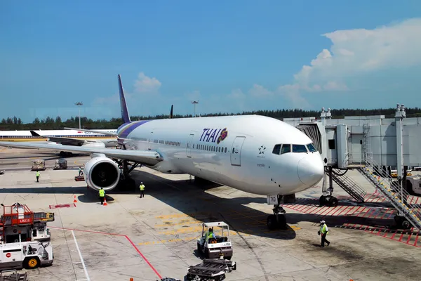 Um estacionamento de aeronaves no aeroporto de Changi — Fotografia de Stock