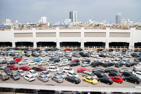 Park etmiş arabalar — Stok fotoğraf