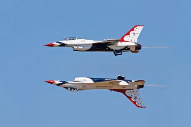 Bize hava kuvvetleri gösteri ekibi thunderbirds