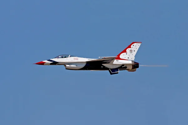 Oss flygvapnet demonstration team thunderbirds — Stockfoto