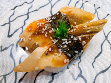 Suşi Japon mutfağında servis edilir..