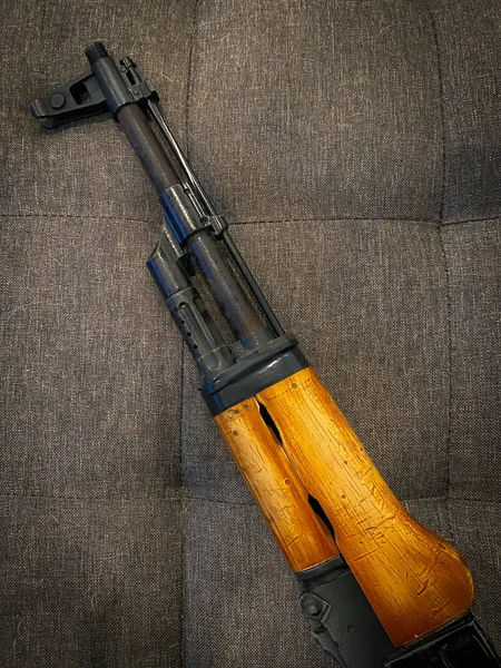 Rifle Asalto Sofá — Foto de Stock