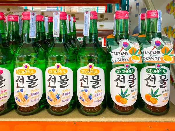 Bangkok Tailandia Mayo 2022 Muchas Botellas Soju Estante Para Venta — Foto de Stock