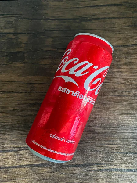 Bangkok Thajsko Června 2022 Láhev Coca Cola Originální Chuť Dřevěném — Stock fotografie