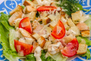 tavuklu Sezar salata