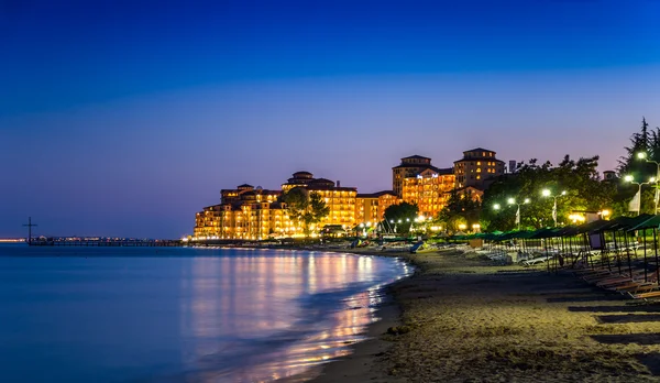 Elenite, gece