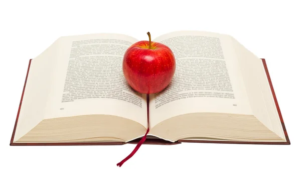 Roter Apfel auf Buch — Stockfoto