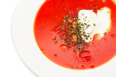 Kırmızı borsch ekşi krema ile 