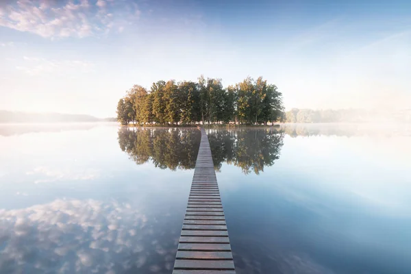 Oude Houten Brug Park Prachtige Gekleurde Bomen Met Meer Herfst — Stockfoto