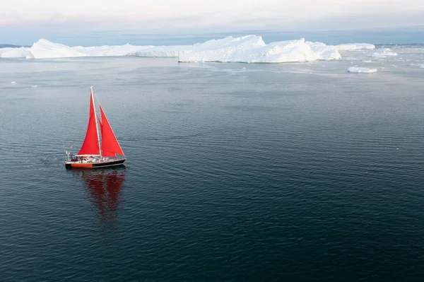 Sail Boat Red Sails Cruising Ice Bergs Dusk Front Full — Stock Fotó
