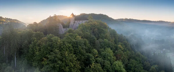 Historisch Kasteel Litice Bohemen Tsjechië Magische Zonsopgang Het Bos Fantasie — Stockfoto