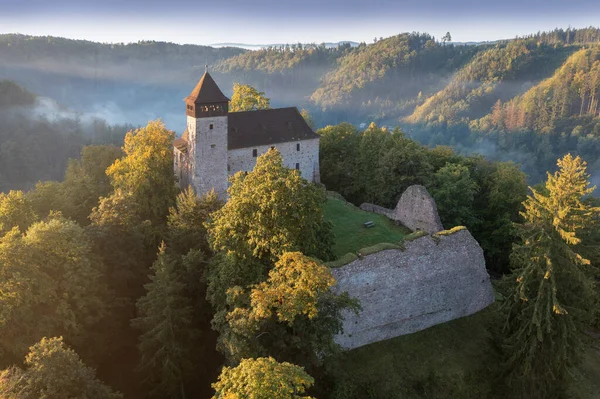 Castelo Histórico Litice Boêmia República Tcheca Amanhecer Mágico Floresta Fantasia — Fotografia de Stock