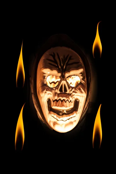 Diabo máscara com fogo em torno dele . — Fotografia de Stock