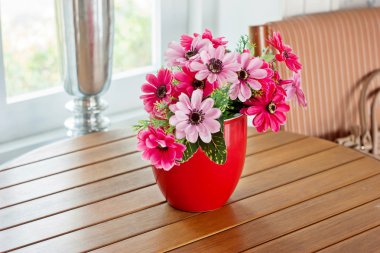 sahte çiçek vazosu