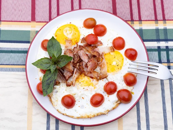 Healthy Keto Breakfast Fried Eggs Bacon Cherry Tomatoes Table Checkered — 图库照片